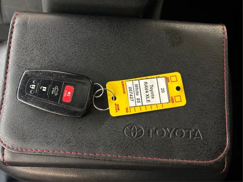 Used 2020 Toyota RAV4 XLE w/ Convenience Package image 38