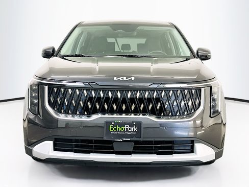 Used 2026 Kia Carnival FWD image 2