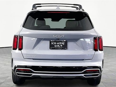 Used 2023 Kia Sorento EX w/ Panoramic Sunroof Package image 5