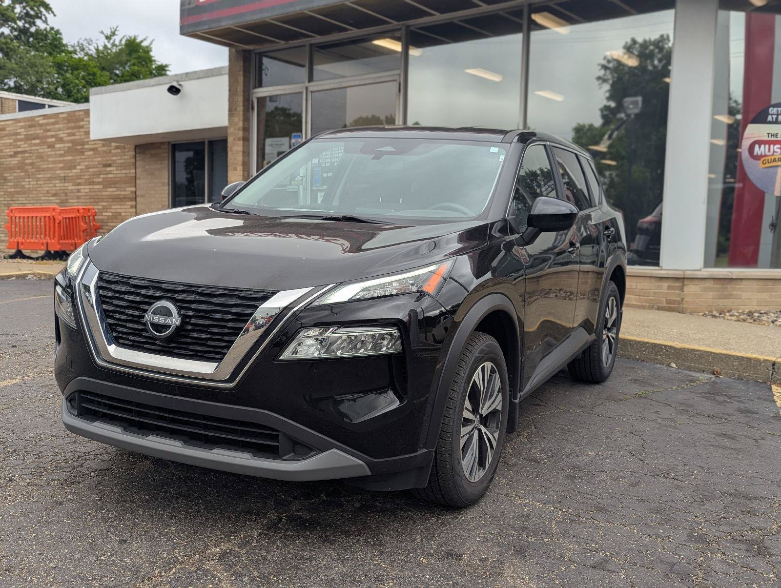 Used 2023 Nissan Rogue SV AWD/4WD image 5