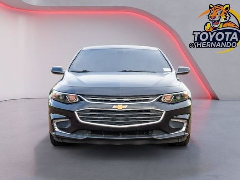Used 2018 Chevrolet Malibu LT FWD image 2