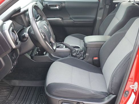 Used 2020 Toyota Tacoma TRD Sport w/ Technology Package AWD/4WD image 10