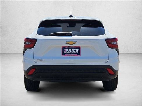 Used 2024 Chevrolet Trax LS FWD image 7