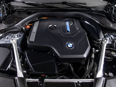 Used 2023 BMW 530e w/ Premium Package image 38