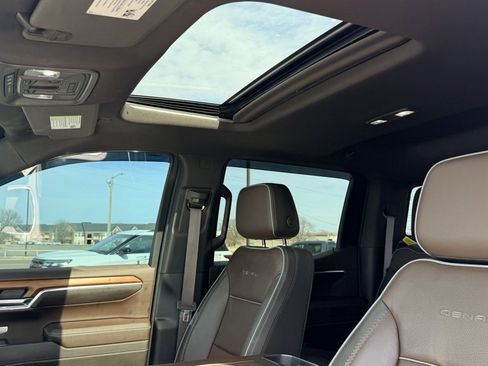 Used 2022 GMC Sierra 1500 Denali w/ Technology Package image 19
