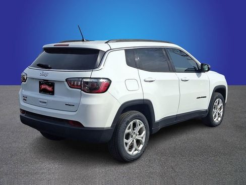 Used 2024 Jeep Compass Latitude image 6