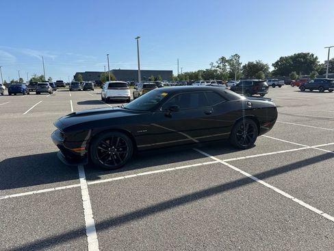 Used 2022 Dodge Challenger R/T w/ Performance Handling Group RWD image 13