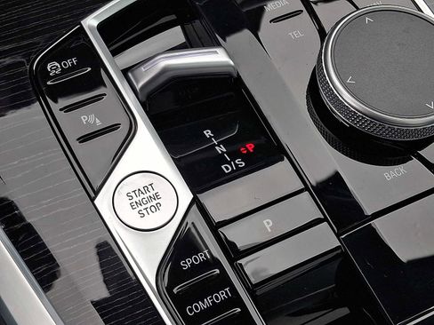 Certified 2025 BMW X5 xDrive40i w/ M Sport Package image 16