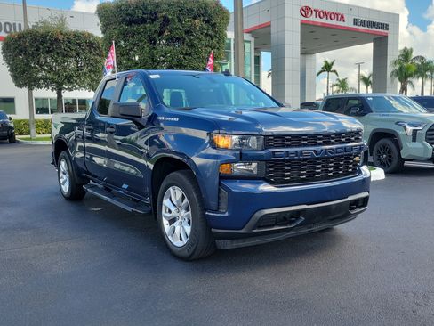 Used 2021 Chevrolet Silverado 1500 Custom image 2