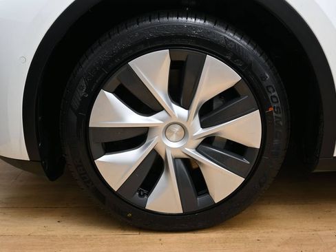 Used 2022 Tesla Model Y Long Range AWD/4WD image 10