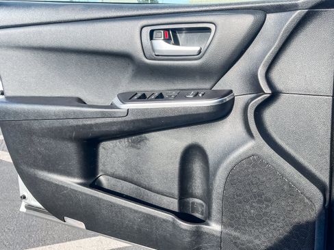 Used 2016 Toyota Camry LE image 19