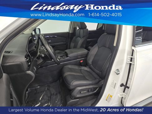 Used 2025 Honda Pilot Touring image 12