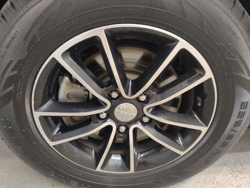 Used 2018 Dodge Grand Caravan SE FWD image 31