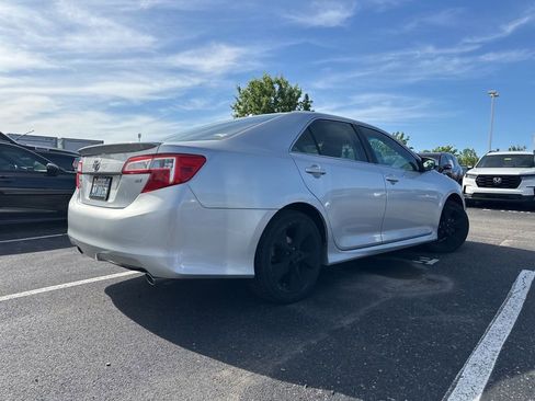 Used 2012 Toyota Camry SE FWD image 9