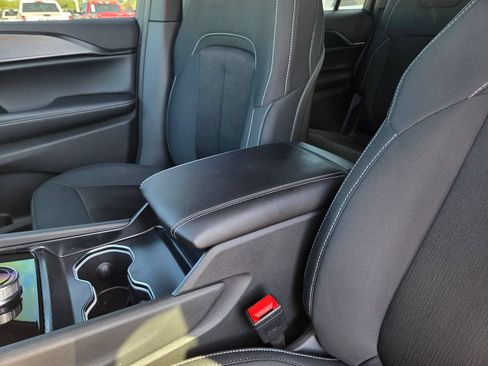 New 2026 Jeep Grand Cherokee L Laredo RWD image 33