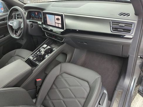 Used 2024 Volkswagen Atlas Cross Sport SE AWD/4WD image 23