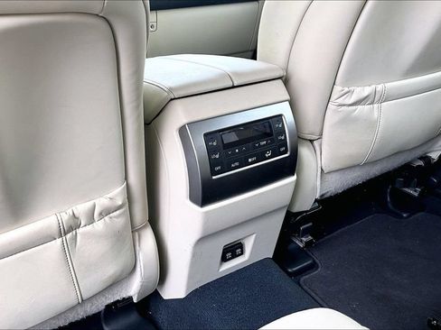 Used 2023 Lexus GX 460 Premium w/ Accessory Package AWD/4WD image 33