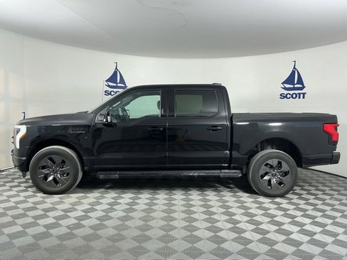 Used 2022 Ford F150 Lightning Lariat image 4