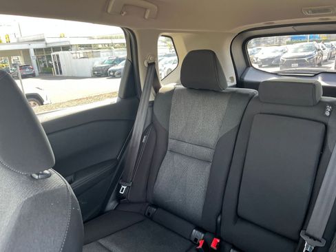 Used 2025 Nissan Rogue SV image 40