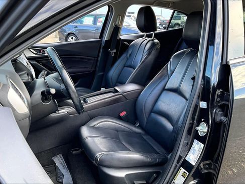 Used 2017 MAZDA MAZDA3 Touring image 8