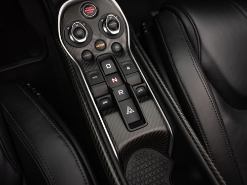 Used 2019 McLaren 570S Spider RWD image 16