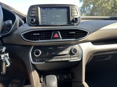 Used 2019 Hyundai Santa Fe SE image 30