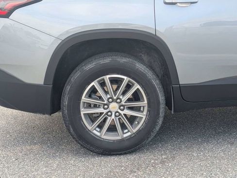 Used 2023 Chevrolet Traverse LT FWD image 11