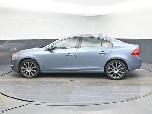 Used 2017 Volvo S60 T5 Inscription image 5