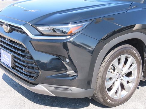 Used 2025 Toyota Grand Highlander AWD image 3