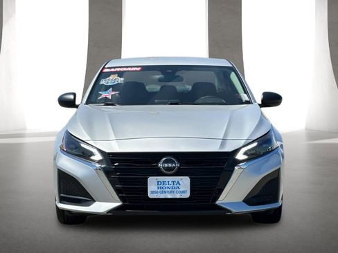 Used 2024 Nissan Altima 2.5 SV FWD image 9