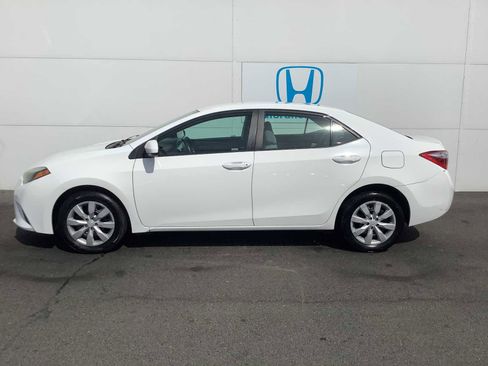 Used 2016 Toyota Corolla LE FWD image 2