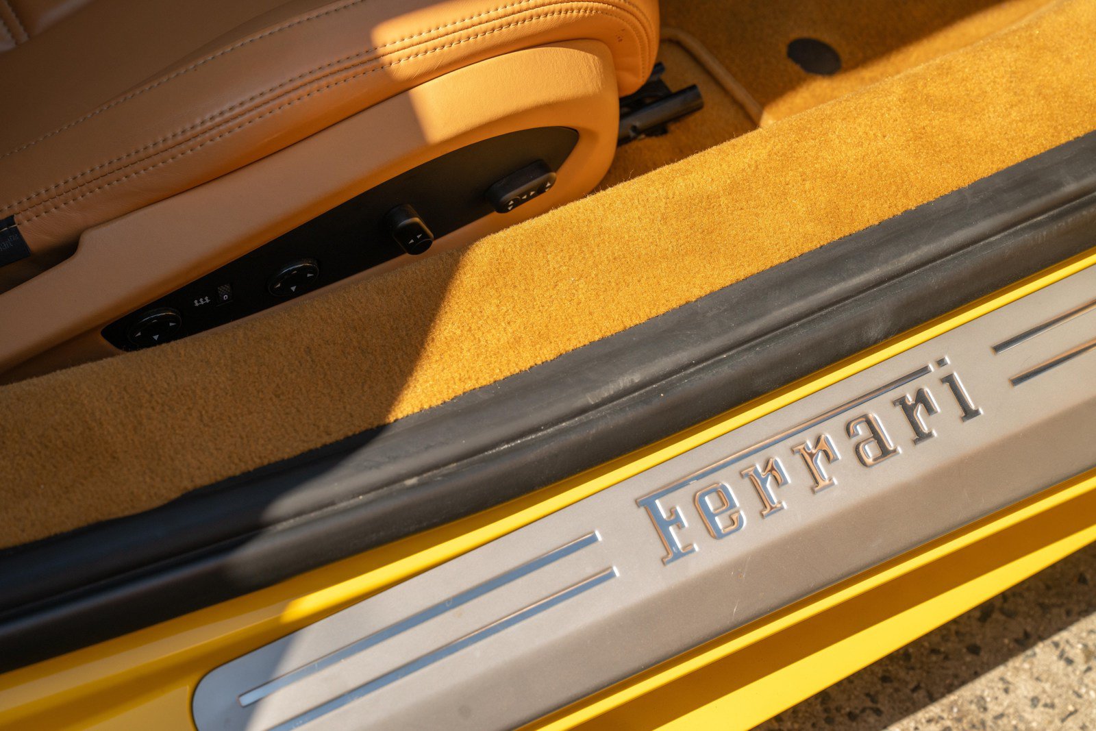 Used 2014 Ferrari 458 Spider RWD image 50