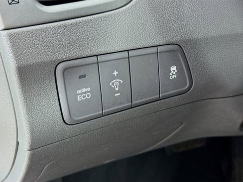 Used 2015 Hyundai Elantra SE image 10