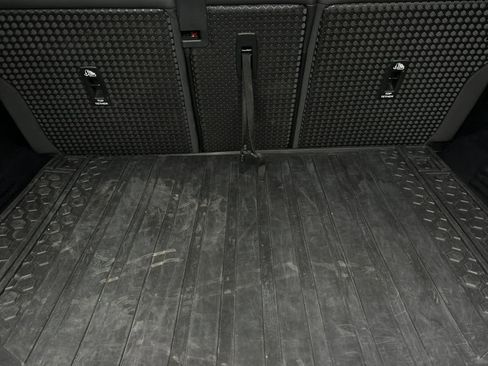 Used 2024 Land Rover Defender 110 X-Dynamic SE image 16