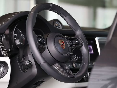 Certified 2025 Porsche Macan GTS AWD/4WD image 43