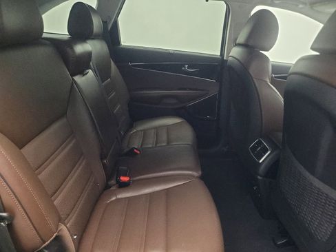 Used 2019 Kia Sorento SX image 19