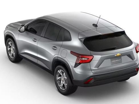 New 2026 Chevrolet Trax LS w/ LS Convenience Package FWD image 4