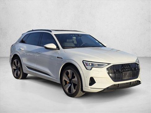 Used 2022 Audi e-tron Premium Plus w/ Premium Plus Package image 3