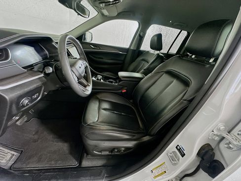 Used 2023 Jeep Grand Cherokee Limited w/ Black Appearance Package RWD image 13
