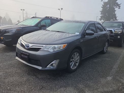 Used 2012 Toyota Camry XLE w/ Leather Pkg image 2