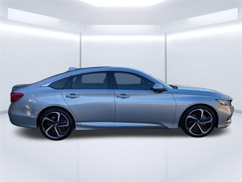 Used 2019 Honda Accord Sport image 3