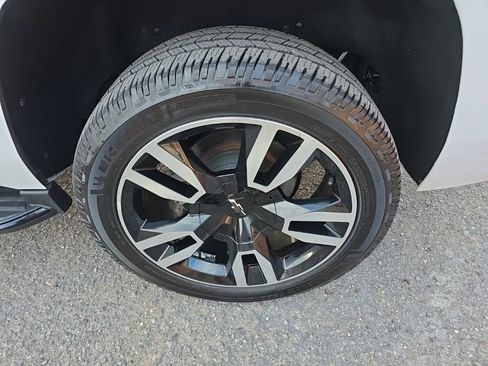 Used 2019 Chevrolet Tahoe Premier AWD/4WD image 12