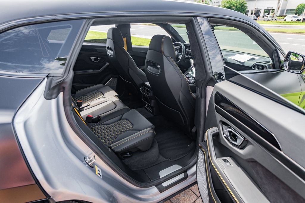 Used 2023 Lamborghini Urus S AWD/4WD image 41