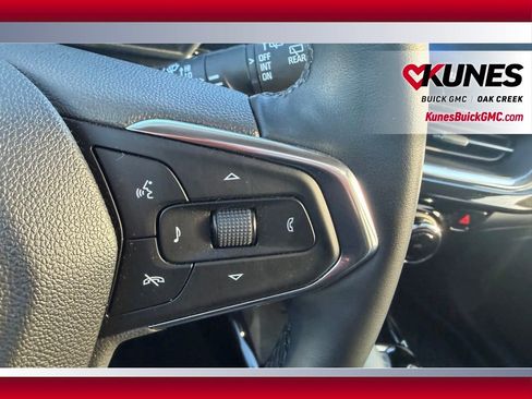 Used 2024 Chevrolet Trax ACTIV w/ Sunroof Package image 10