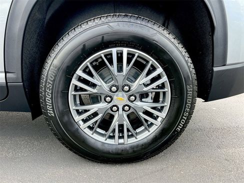 New 2025 Chevrolet Traverse LT w/ Driver Confidence Package image 27