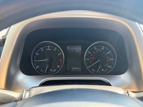 Used 2018 Toyota RAV4 LE FWD image 15