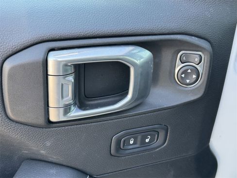 Used 2022 Jeep Wrangler Unlimited Sahara w/ Cold Weather Group image 13