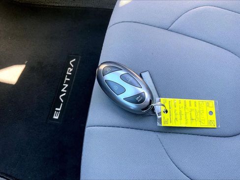 Used 2025 Hyundai Elantra SEL image 15