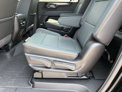 New 2026 GMC Yukon XL AT4 w/ AT4 Premium Package AWD/4WD image 18