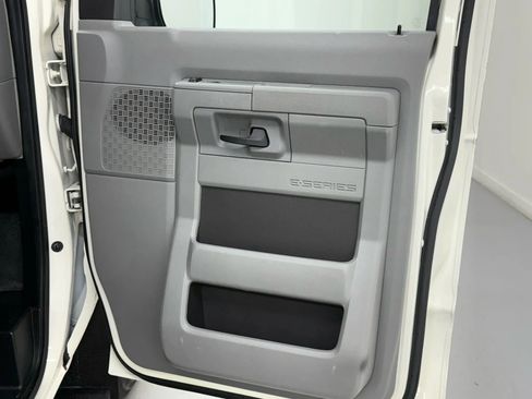 Used 2014 Ford E-150 and Econoline 150 Extended image 14